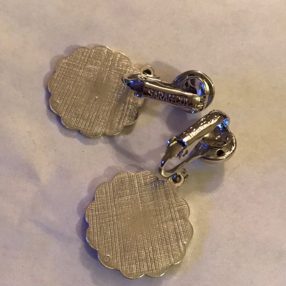 Vintage Sarah cov clip on earring - Picture 2 of 3
